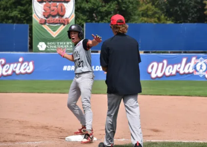 Wisconsin puts away Texas with big 5th inning